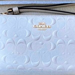 🆕️ Coach Chalk/Gold Embossed Corner Zip Wristlet NWOT & Dustbag